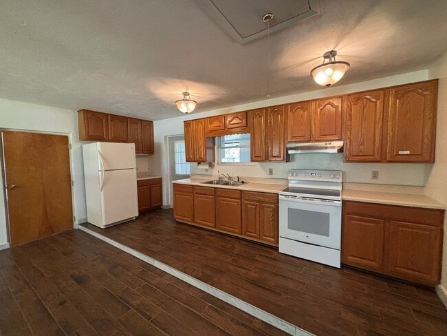 Photo - Large 2/2 in the country - No carpet