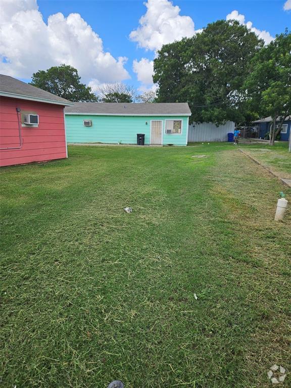 Building Photo - 1513 Lazy Ln Unit 5 - 3 Rental
