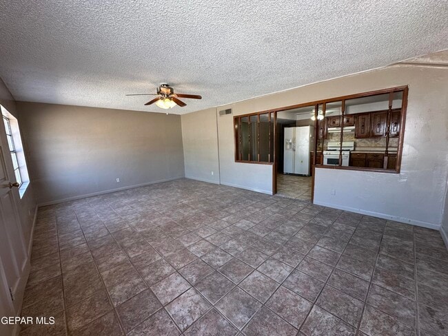 Photo - 8920 Kenneth St