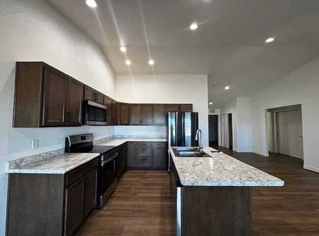 Photo - 719 S Bellflower Dr