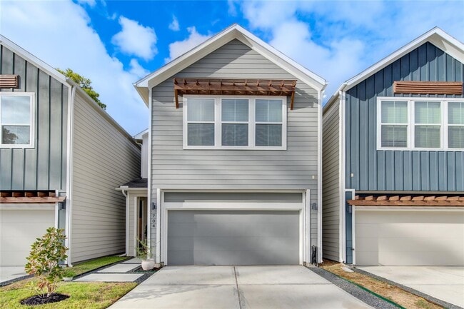 Photo - 704 Pinemont Dr