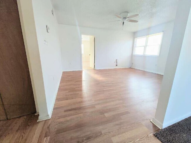 Photo - 200 Coke Ave