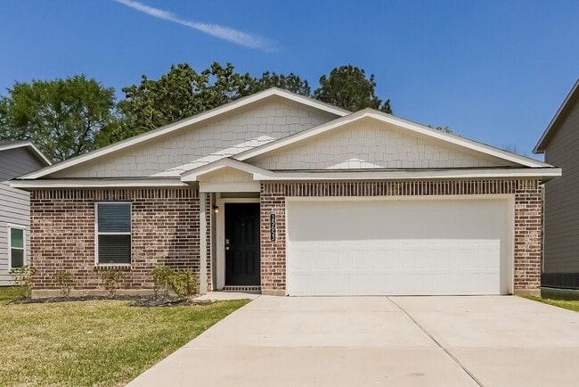 Building Photo - 15653 Del Norte Dr