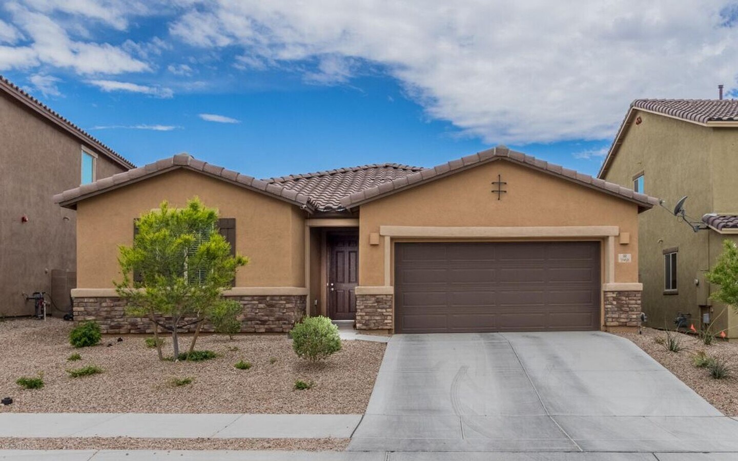 Modern 4 Bed Tucson Rental with Spacious K... - Modern 4 Bed Tucson Rental with Spacious K...