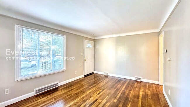 Photo - 4375 Guilford St