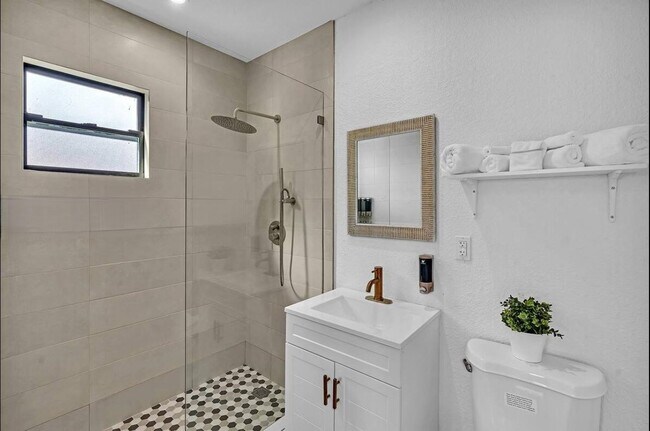 Photo - 860 NW 17th Ct