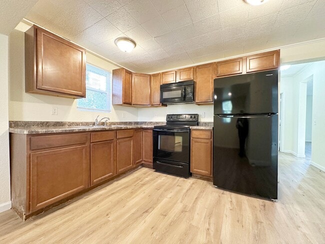 Photo - Pet Friendly 3 Bedroom Charmer located behind Corbett Field!