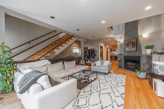 Photo - 1224 W Augusta Blvd Unit 2