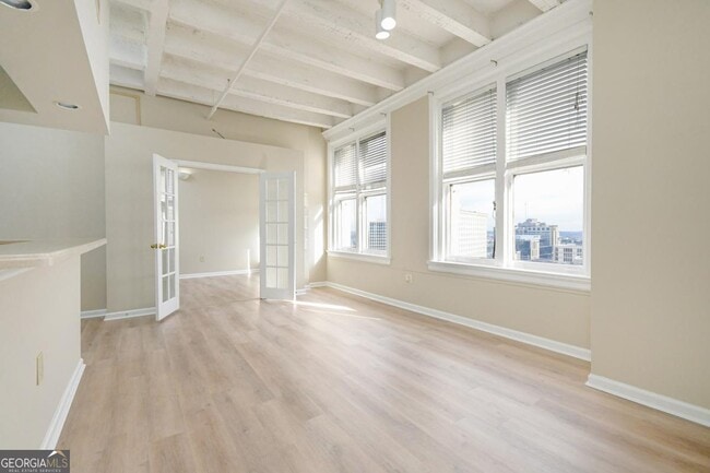 Building Photo - 32 Peachtree St SW Unit 1406