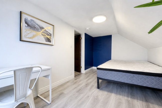 Photo - 4595 Morrison St