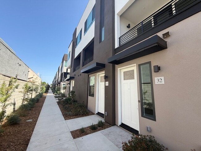 Building Photo - BEAUTIFUL BRAND NEW TOWNHOME IN STANTON FOR LEASE