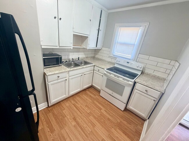 Building Photo - 119 Bermuda Ave