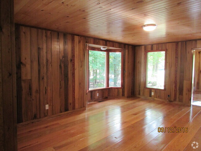 Building Photo - Beautiful Country Cabin Rental