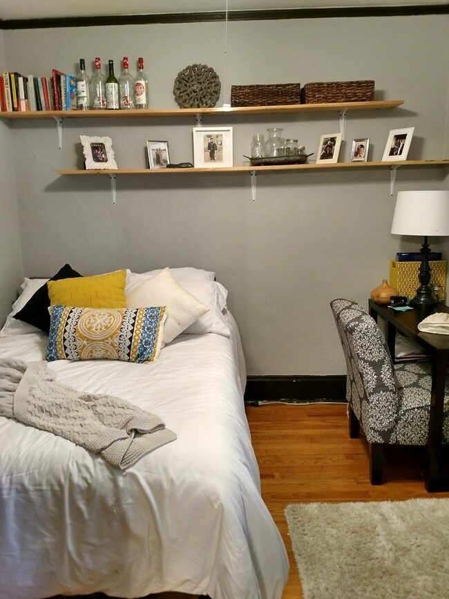 Building Photo - 552 Park Ave