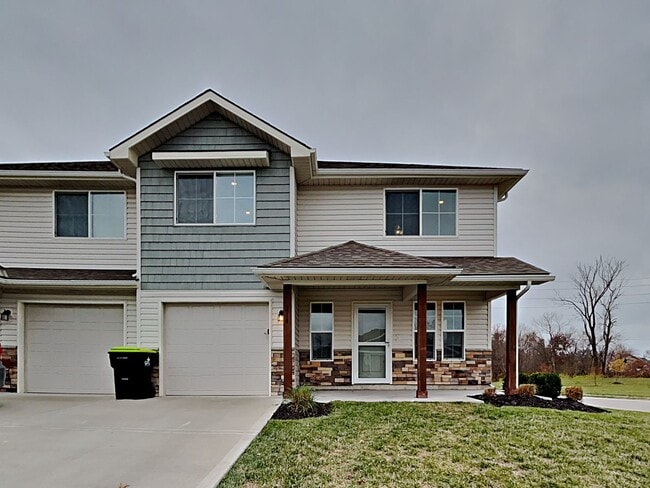 Building Photo - 3 BR/2.5BA | Newly Renovated Single Family Home | 1-Car Garage Parking | Community Pool!