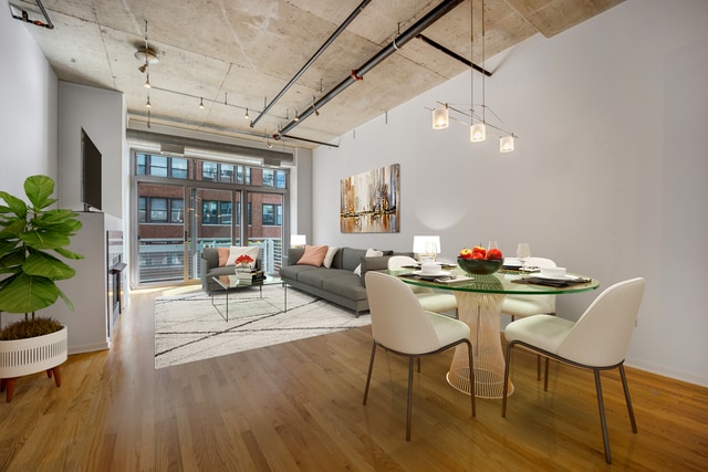 Building Photo - 933 W Van Buren St Rental