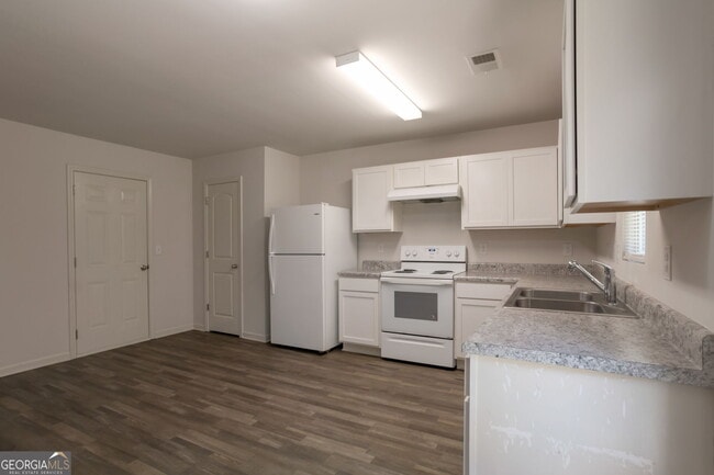Photo - 3220 Tackett Rd
