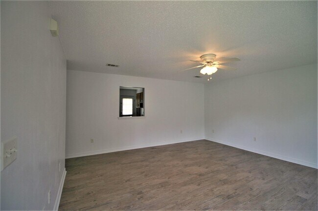 552 Brock Ave
