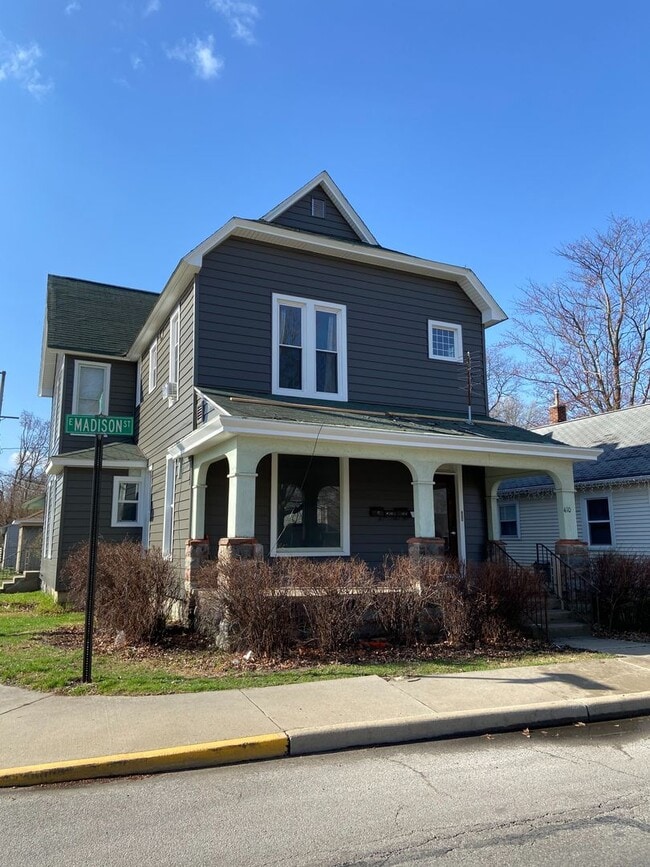 Building Photo - 410 E Madison St Unit B