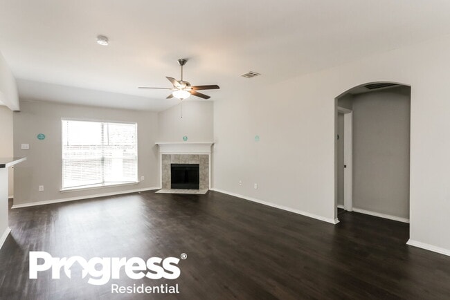 Photo - 302 Shadow Bend Cir