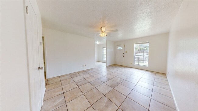 Photo - 809 Llano Pl