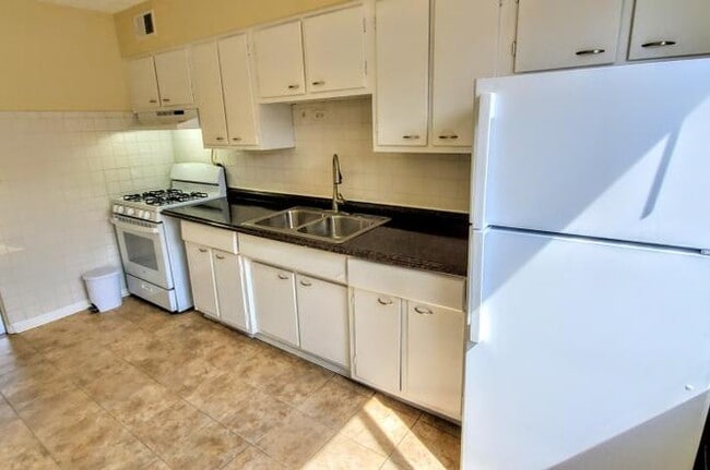 Photo - 2113 Howard St Unidad 2B