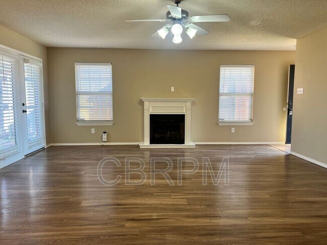 Photo - 3212 109th St