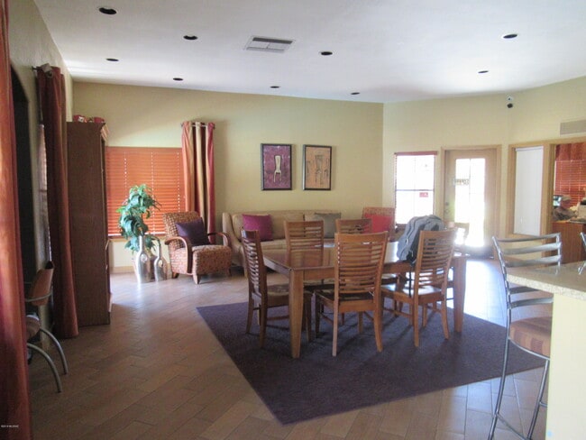 6651 N Campbell Ave Unit 124