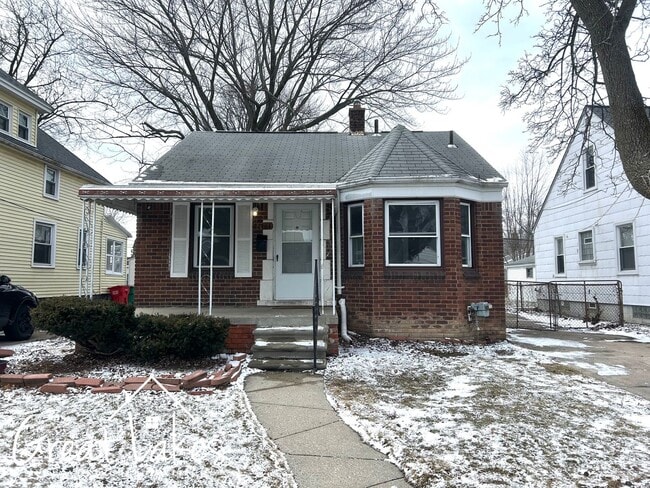 Building Photo - Charming 2 Bedroom 1 Bathroom now available for rent