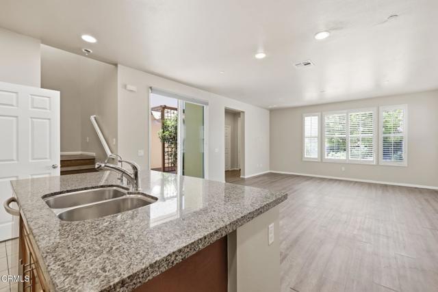 Photo - 1790 Daffodil Ave