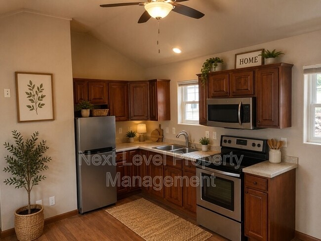 111 E Cottonwood Dr