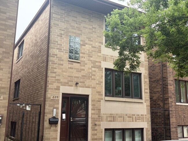 Building Photo - 449 W 37th St Unit 2
