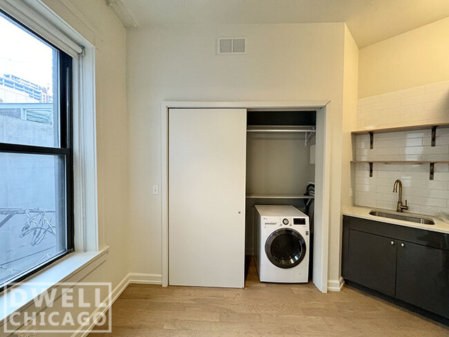 Photo - 108 W Chicago Ave Unidad 319 Rental