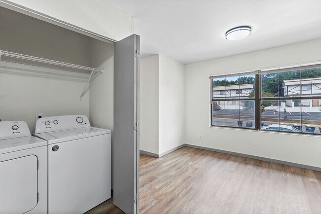 104 Lady Bird Ln Unit D