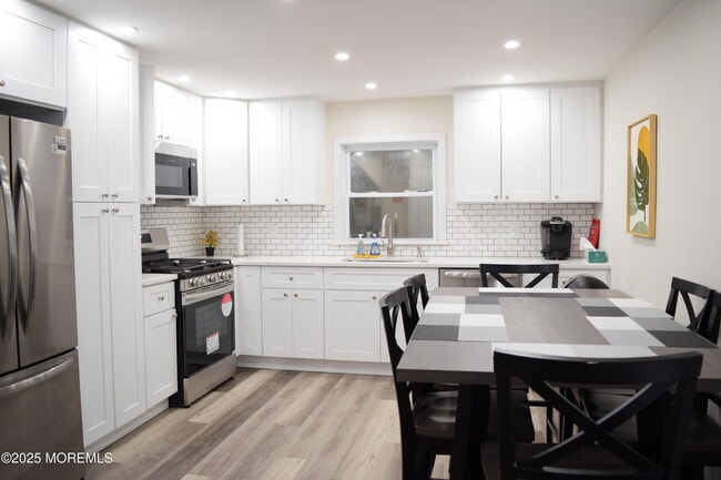 Photo - 52 Dunbar Ave Unit A