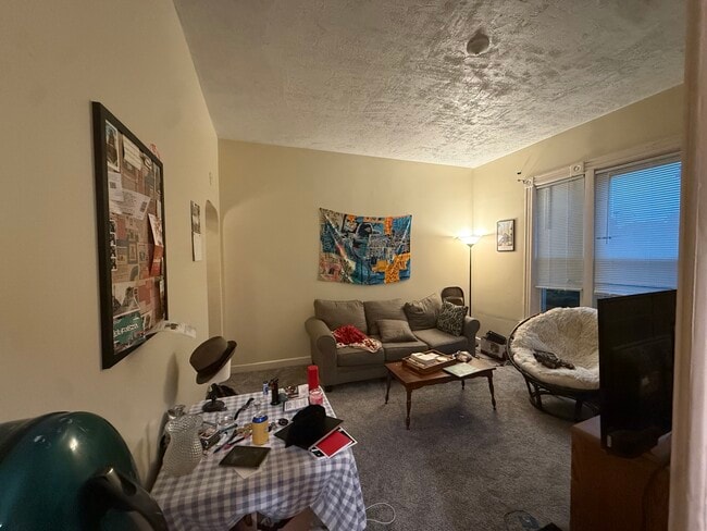 Photo - 637 E Otjen St