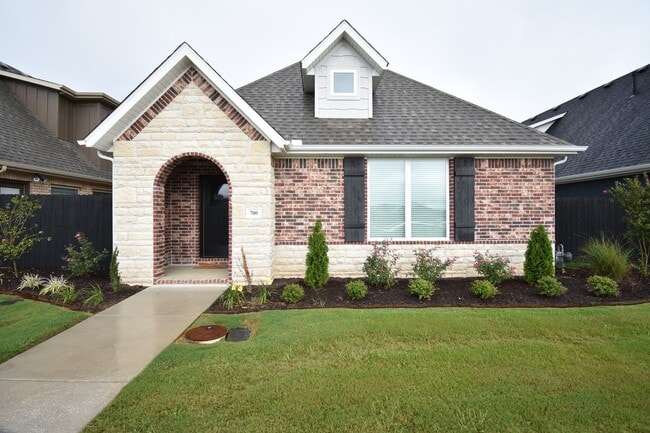 Building Photo - Luxurious 4 Bedroom 3.5 Bathroom in Fayetteville, AR