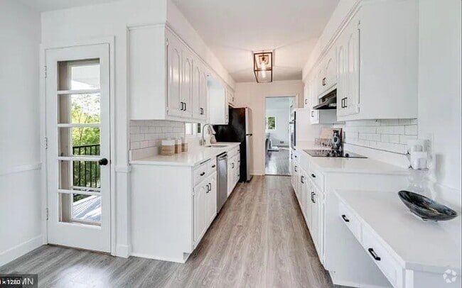 Building Photo - Perfect 4 bedroom count Home in Burnsville