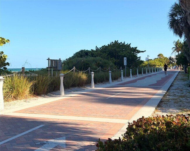 Photo - 2625 Collins Ave Unit 215