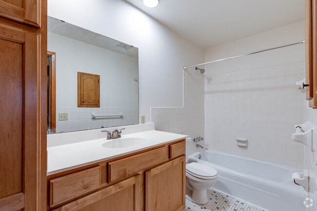 1BR, 1BA - 725SF- Bathroom