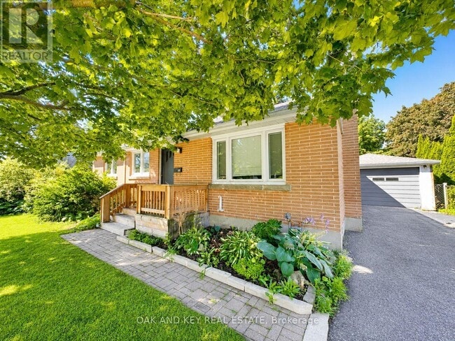 Photo - 307 Springbank Ave N