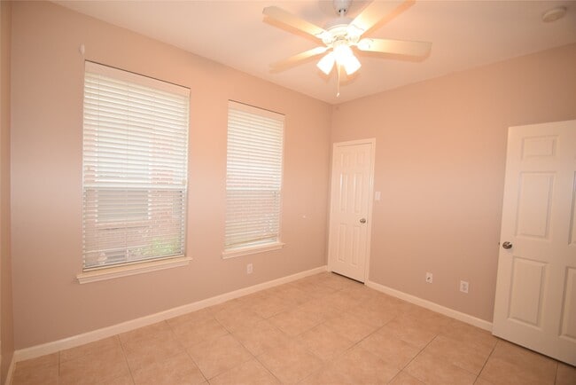 Photo - 722 Memorial Heights Dr