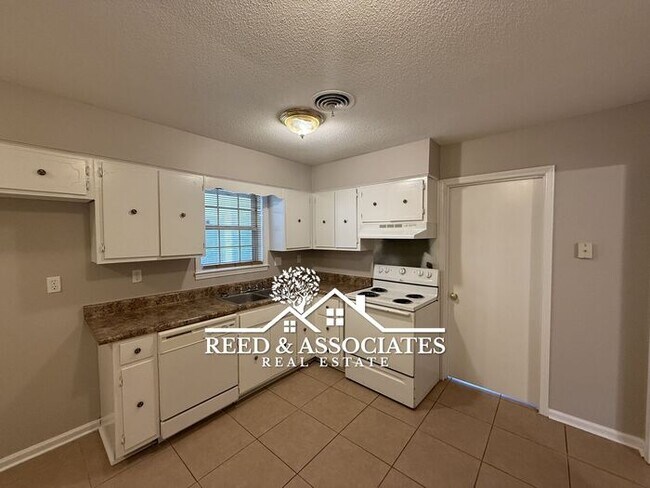 Photo - 3 Bedroom Located Near Kirby High School