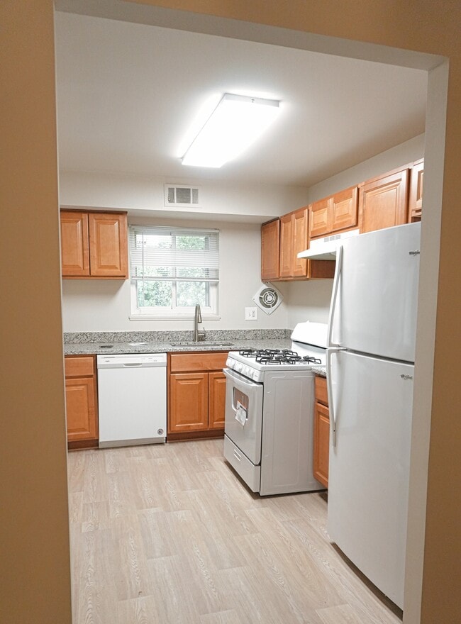 Photo - 1661 N Forest Park Ave Unit B.1661 - C2