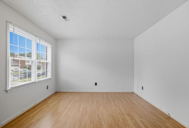 Photo - 40 Westview Dr