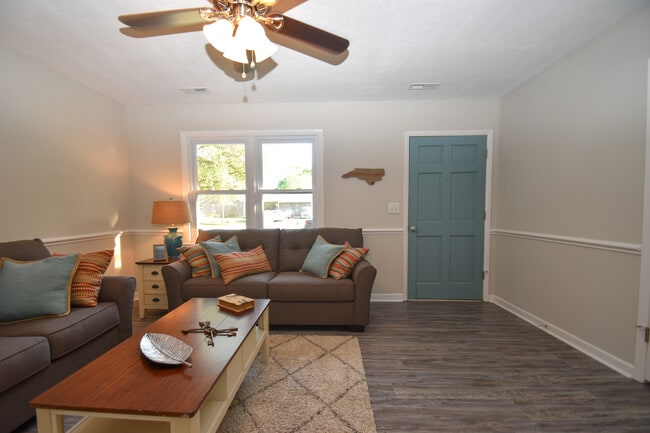 Photo - 4609 Trafalgar Rd