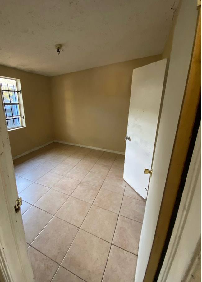 Photo - 1598 W 23rd St