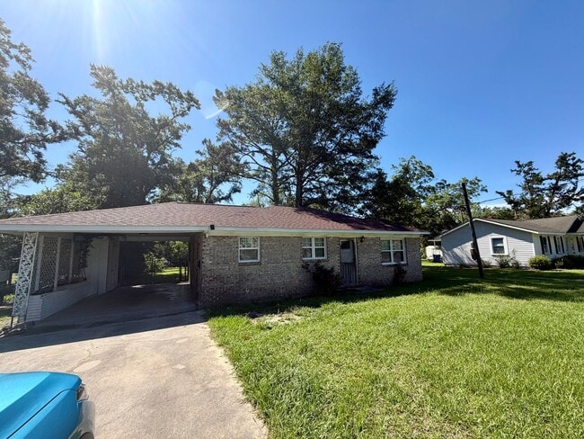 Building Photo - 3 Bed/1 Bath Home