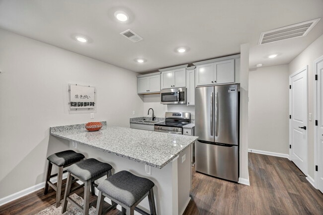 1211 Pickens St