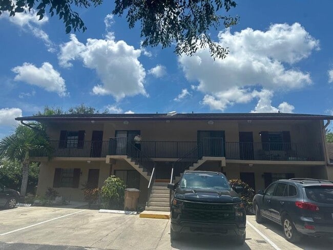 Building Photo - 1520 NW 45th St Unit 0 Rental